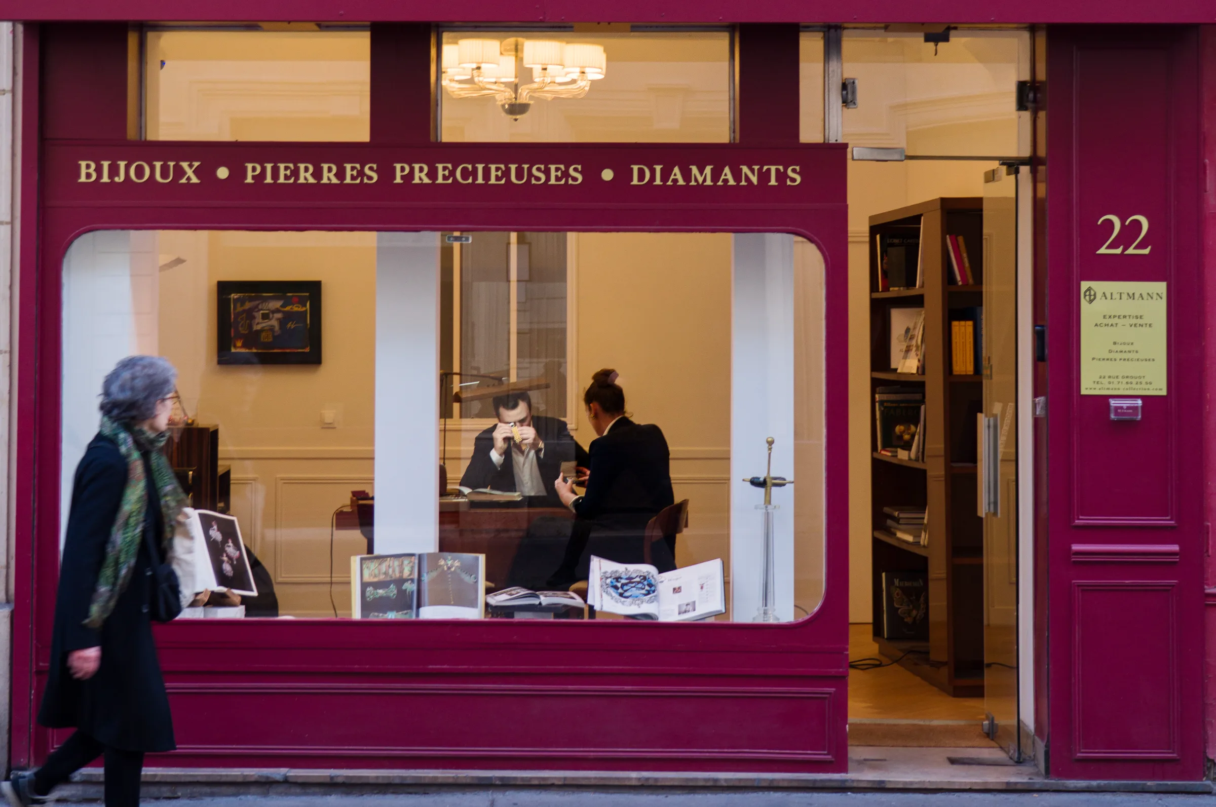 Devanture de la maison Altmann, 22 rue Drouot, Paris 9e