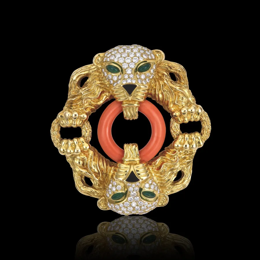 Broche aux lions en or, corail et diamants